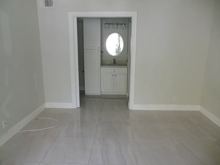 718 Executive Center Dr #23-7-23 — Photo 9