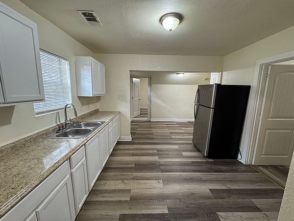 2nd image of 1523 Padgitt Ave