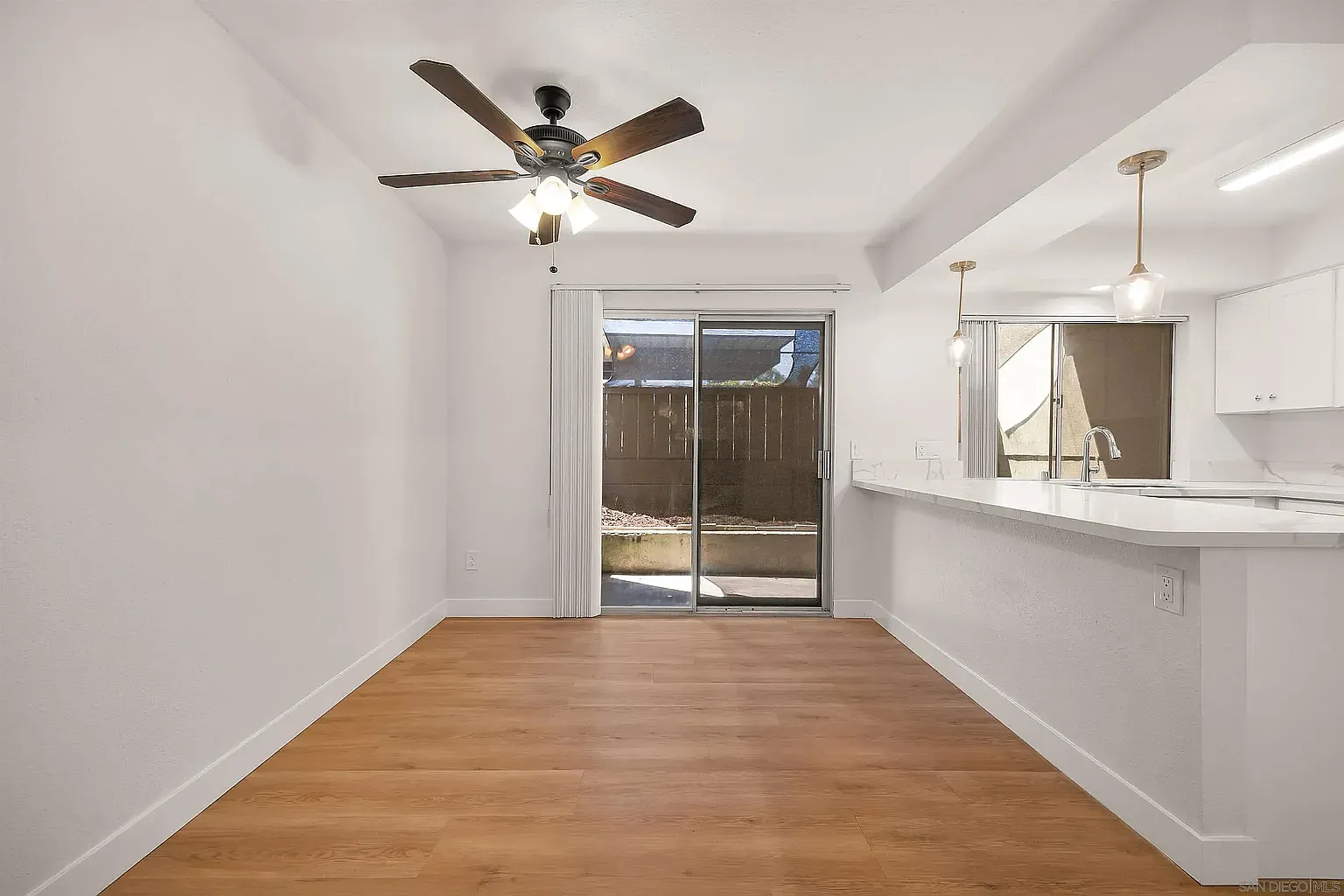 2 bed, 894 sqft, $2,700 — Photo 4