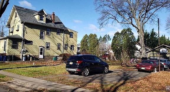 2nd image of 387 Roslyn Ave