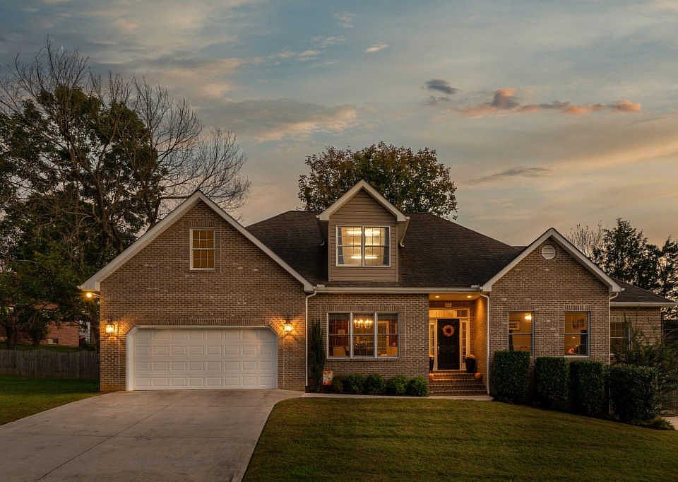 1st image of 221 Lizzy Dr