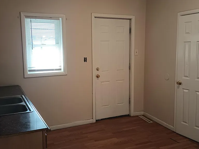 449 Park Ave — Photo 16