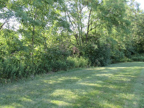 4th image of 553 Birch Hollow Dr