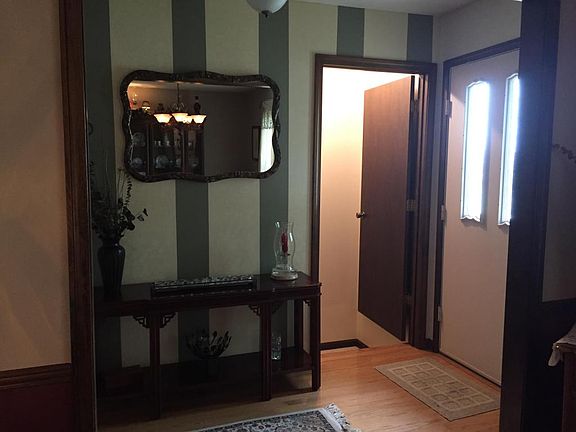 2nd image of 1528 W Broadmoor Ln