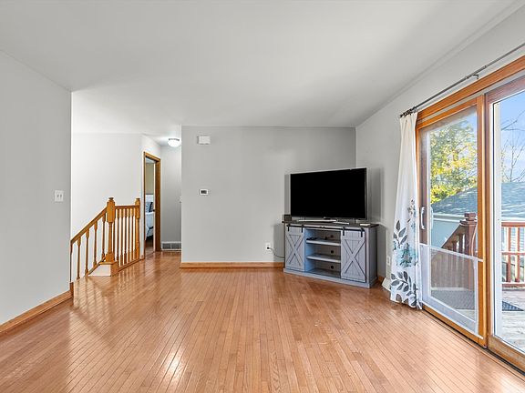 4th image of 724 Russell Ave