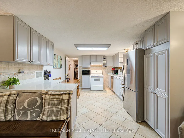 723 Euclid Ave #BASEMENT — Photo 13
