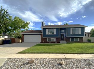 10160 S Flanders Rd, Sandy, UT 84092