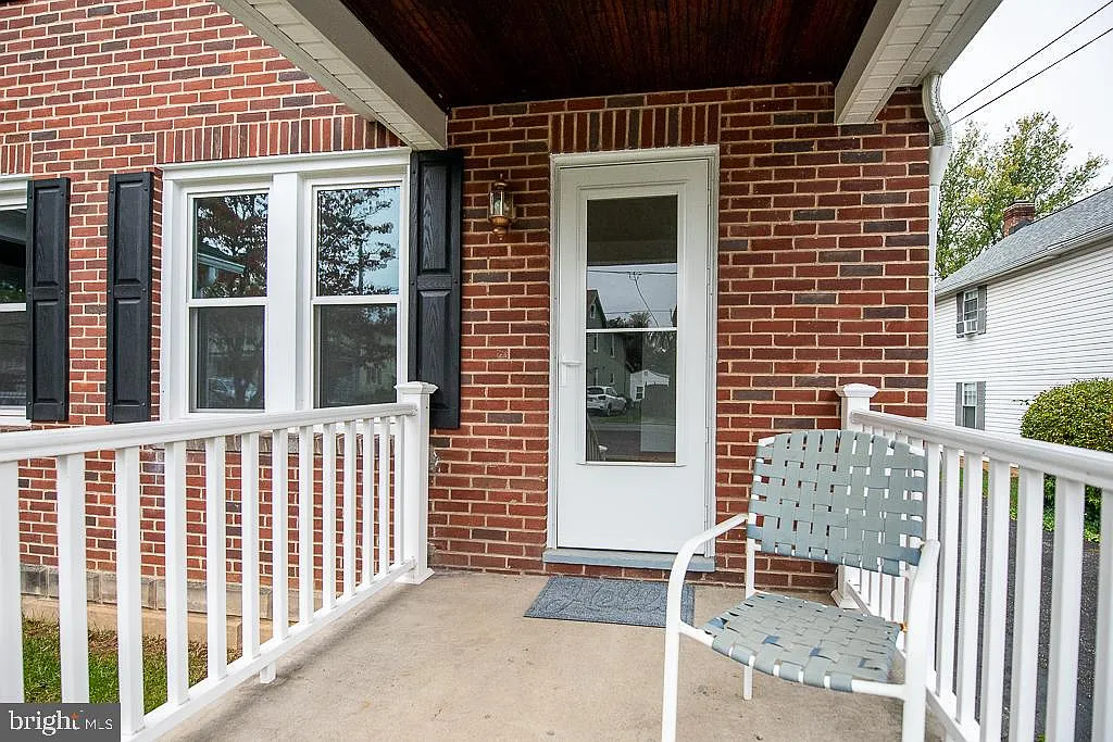 2 bed, 2432 sqft, $2,200 — Photo 3