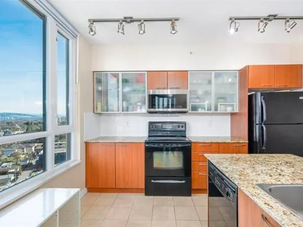 4028 Knight St #1405, Vancouver, BC V5N 5Y8