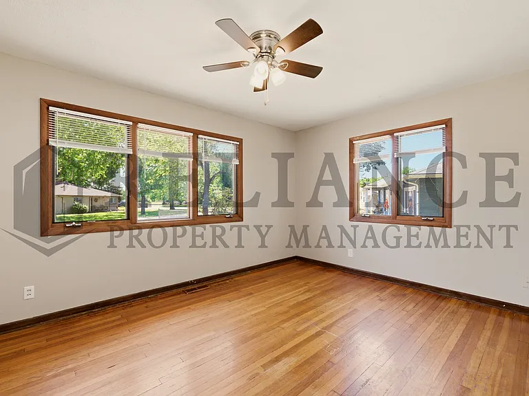 4853 S Madison Ave — Photo 26