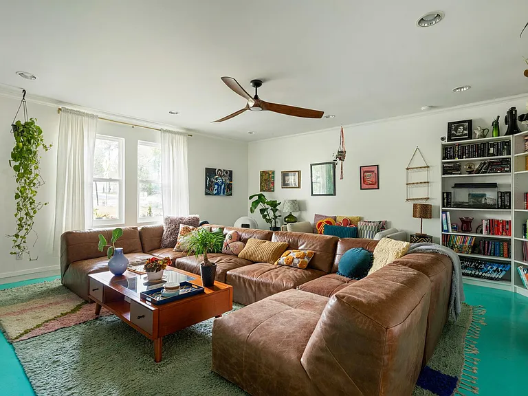6604 Woodhue Dr — Photo 14