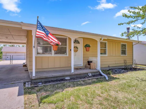 942 Sycamore Pl, McPherson, KS 67460