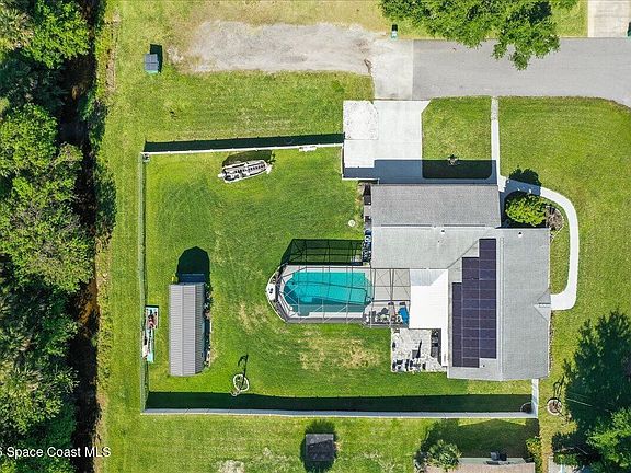 3rd image of 1687 Garden Ave