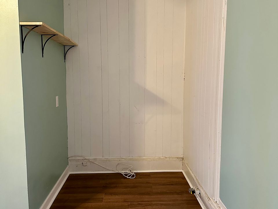 "nook" in the bedroom that can be perfect for study or work space!