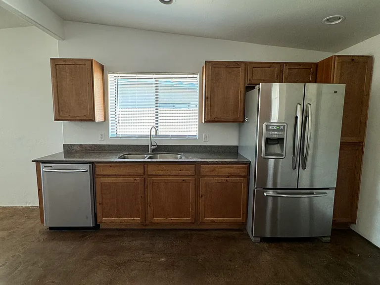 120 N Campbell Ave — Photo 11