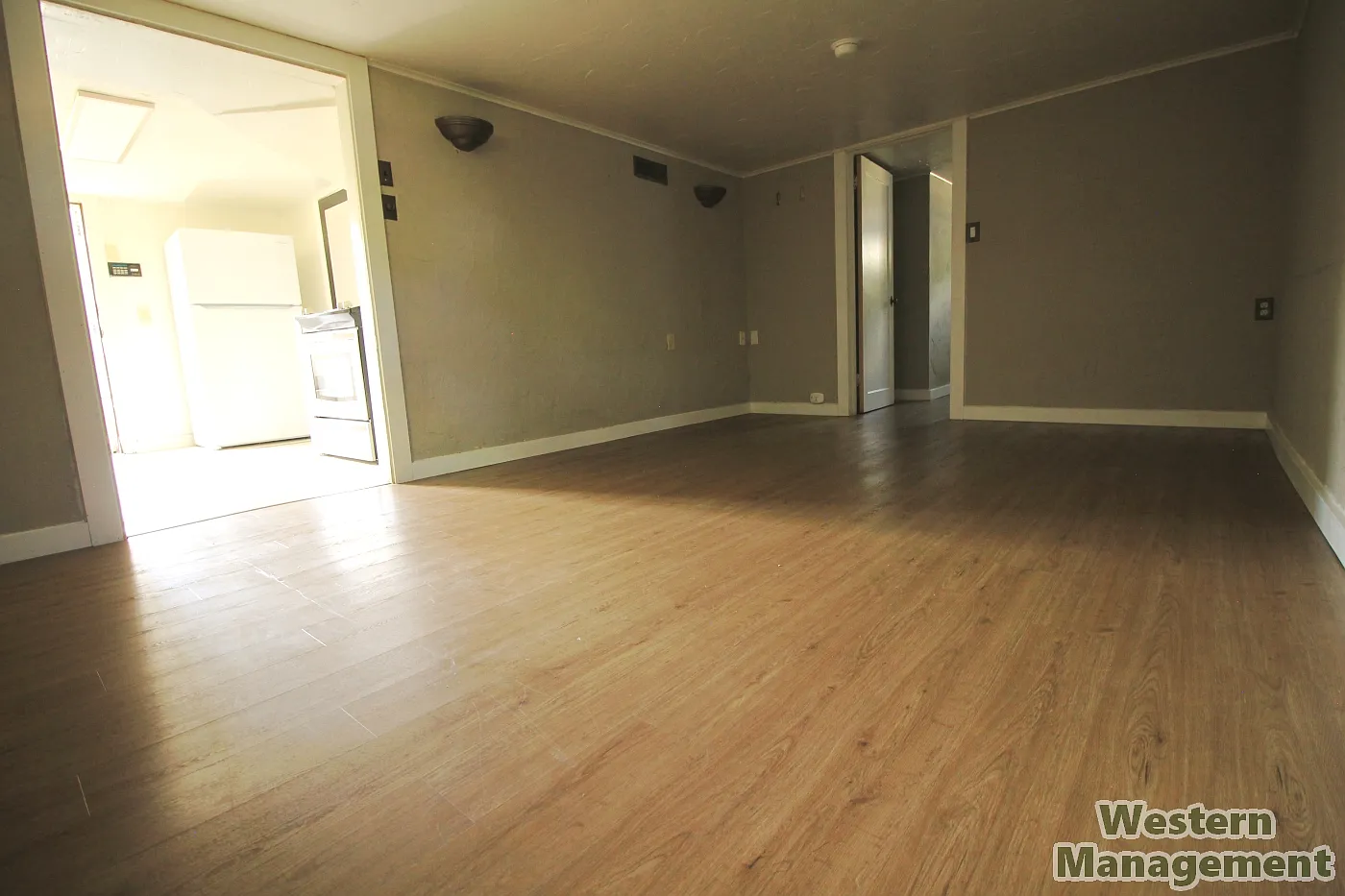 608 Clark — Photo 2