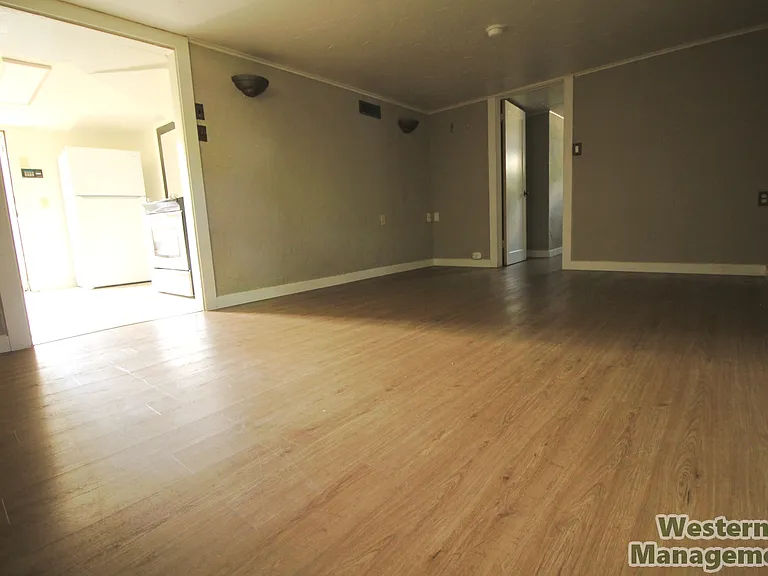 608 Clark Ave — Photo 2