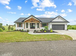 910 Meadowlark Dr, Byrdstown, TN 38549