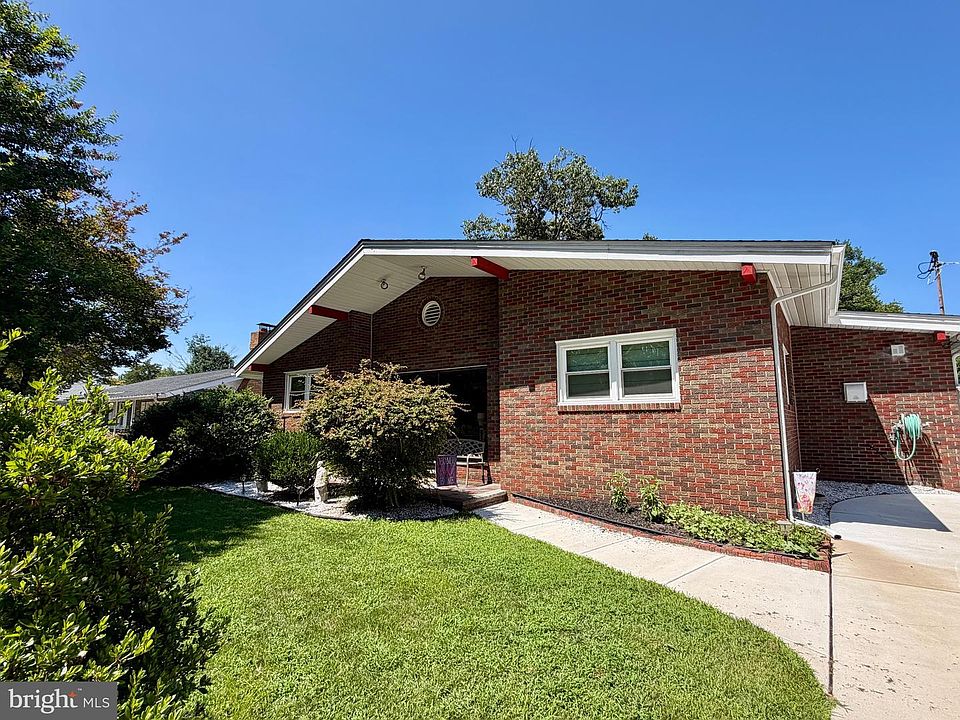 2nd image of 608 Lakeview Ave