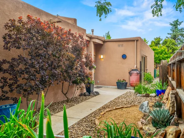 1547 Escondida Ct, Santa Fe, NM 87507