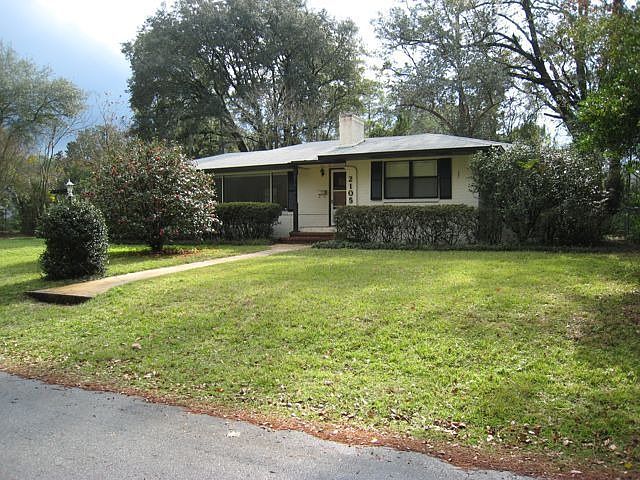 Front from NW, 1/2008