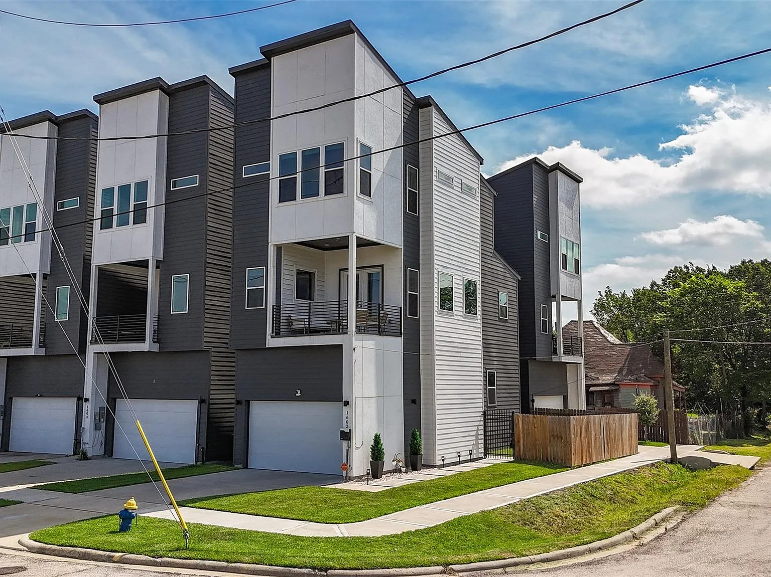 3 bed, 3.5 bath, 1740 sqft, $2,800 — Photo 3