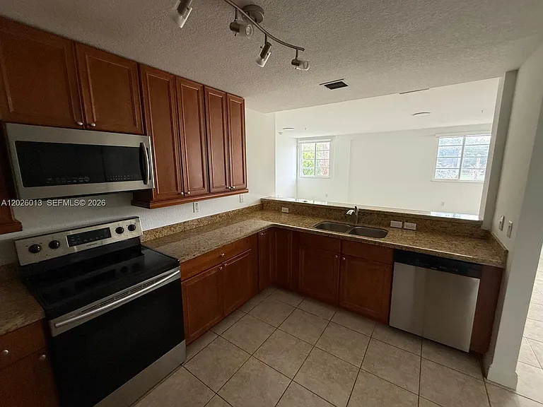 107 Mendoza Ave #201 — Photo 7