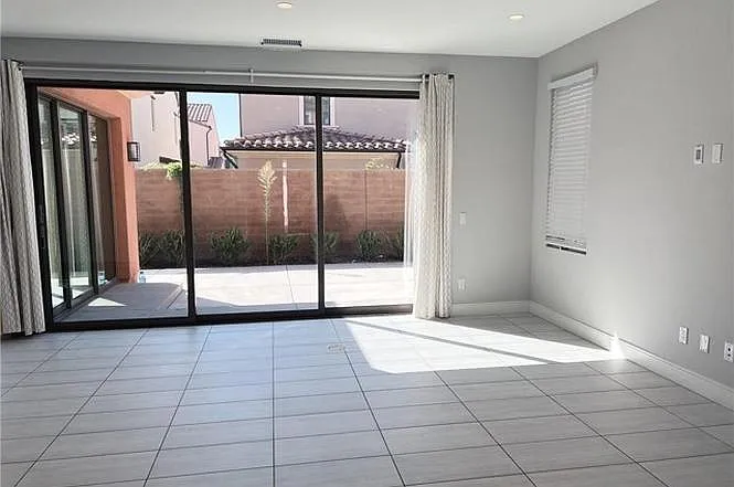 111 Della — Photo 5