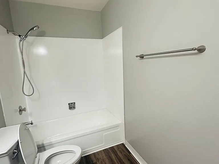 3829 Whitney Ave — Photo 27