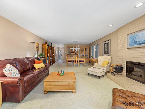 5th image of 6038 Parview Dr SE