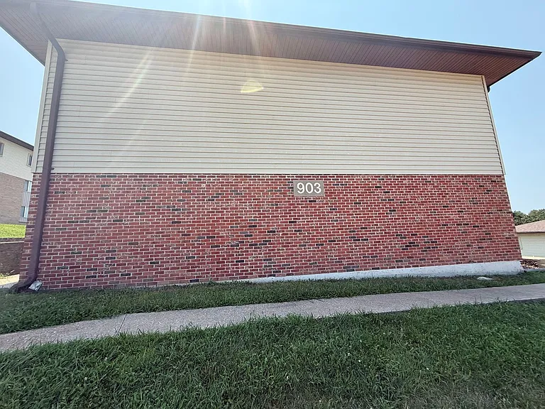 903 Southwest Blvd N — Photo 2