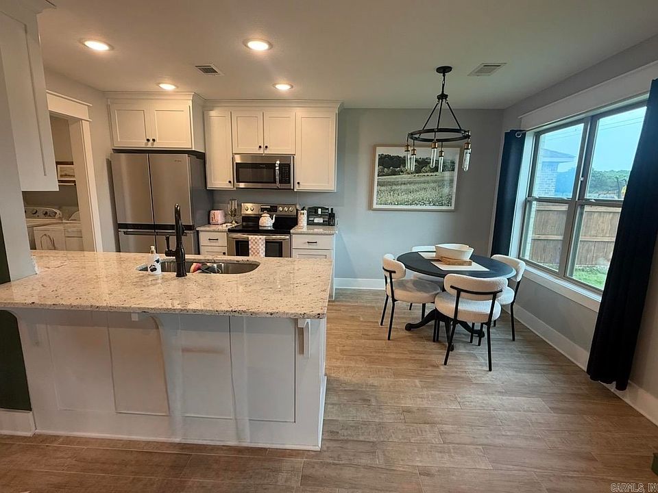 2nd image of 137 Redwood Dr