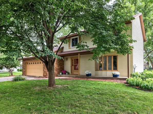 10279 Winter Pl, Eden Prairie, MN 55347