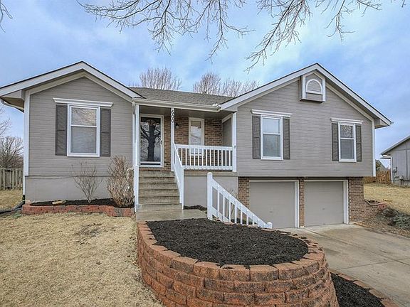 2nd image of 600 SE Shiloh Dr