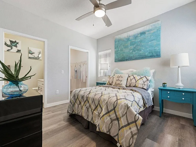 2x2 Platinum Primary Bedroom