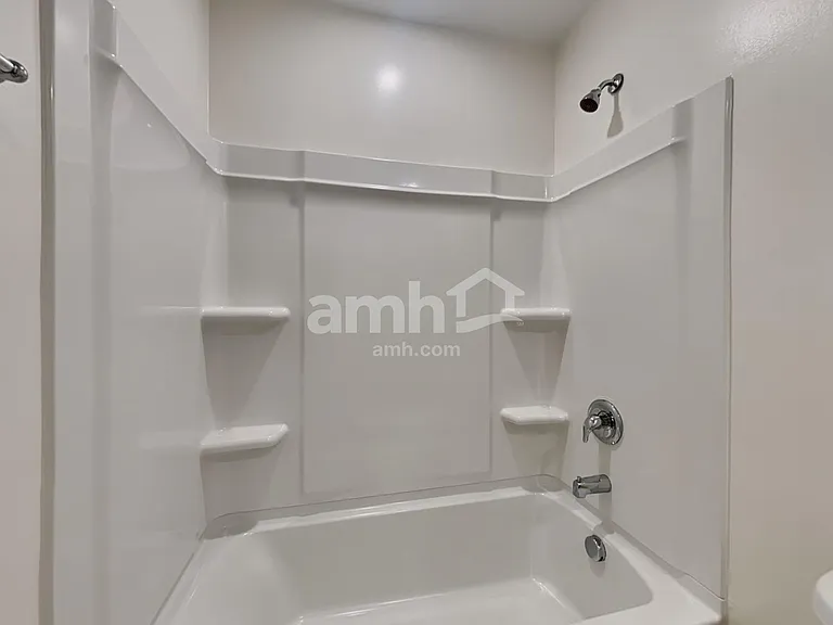 636 Redbud Ln — Photo 15