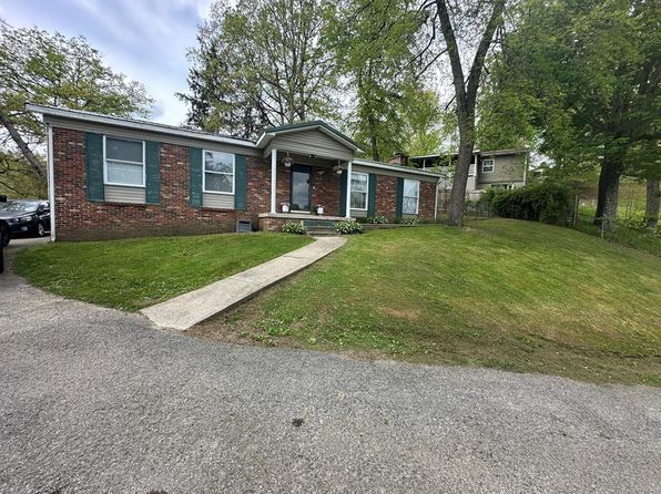 103 Crestview Dr, Oak Hill, WV 25901