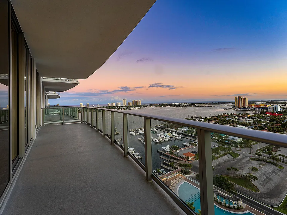 220 Lake Shore Dr #1911