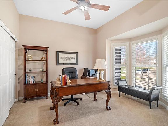 5th image of 924 Chesterfield Villas Cir