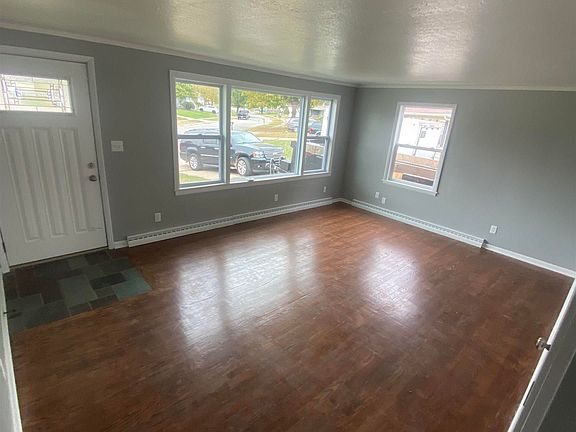 2nd image of 3737 Aspen St