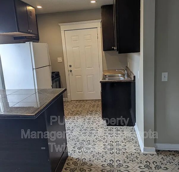 605 Van Buren Ave #3 — Photo 3