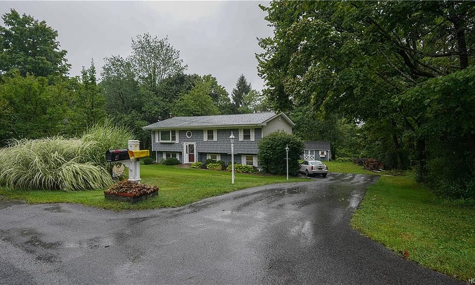 1st image of 4 Stillwater Ln