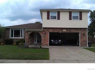 70 Croydon Dr, Depew, NY 14043