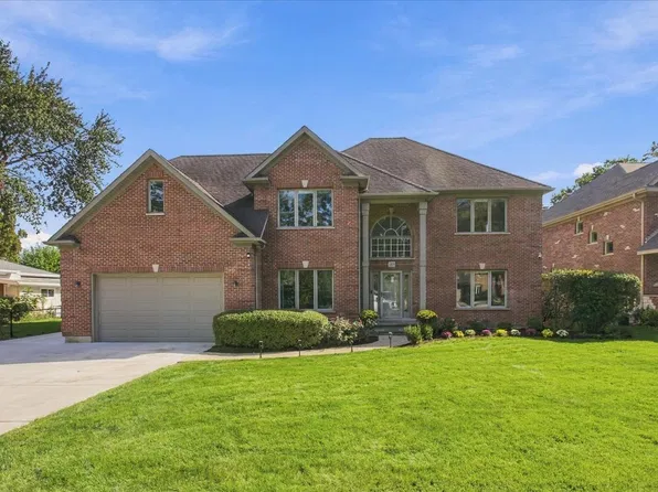 1203 N Burning Bush Ln, Mount Prospect, IL 60056