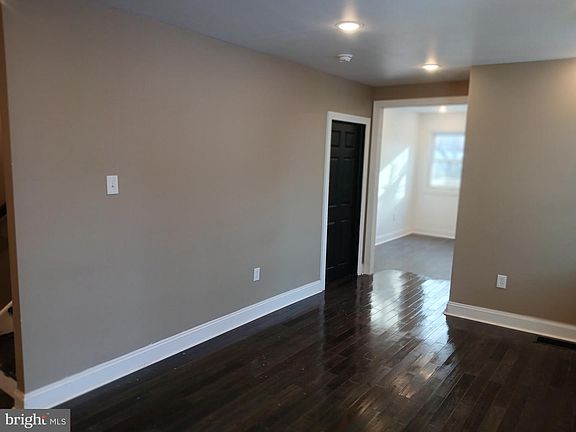4th image of 428 Chestnut St
