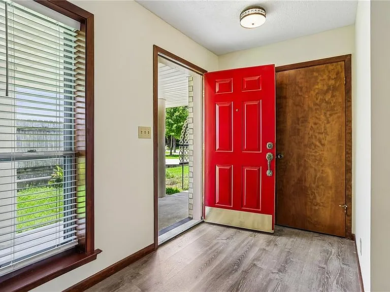 121 Ridgeway Dr — Photo 4