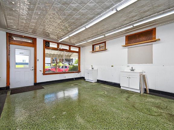 5th image of 5145 Carthage Ave