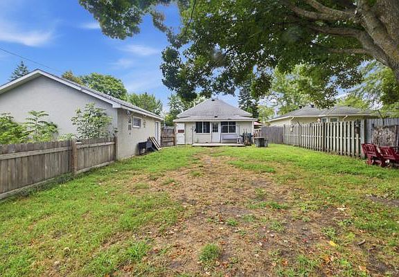 3rd image of 313 1st Ave NE