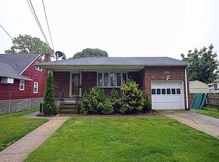 19 Fish Ave, Albertson, NY 11507