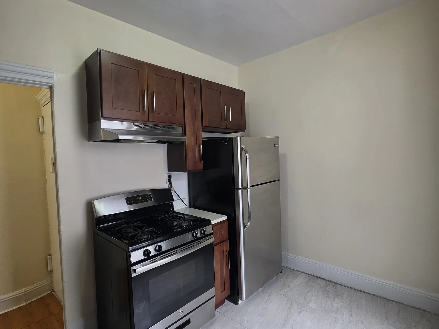 1068 Winthrop Street — Photo 3